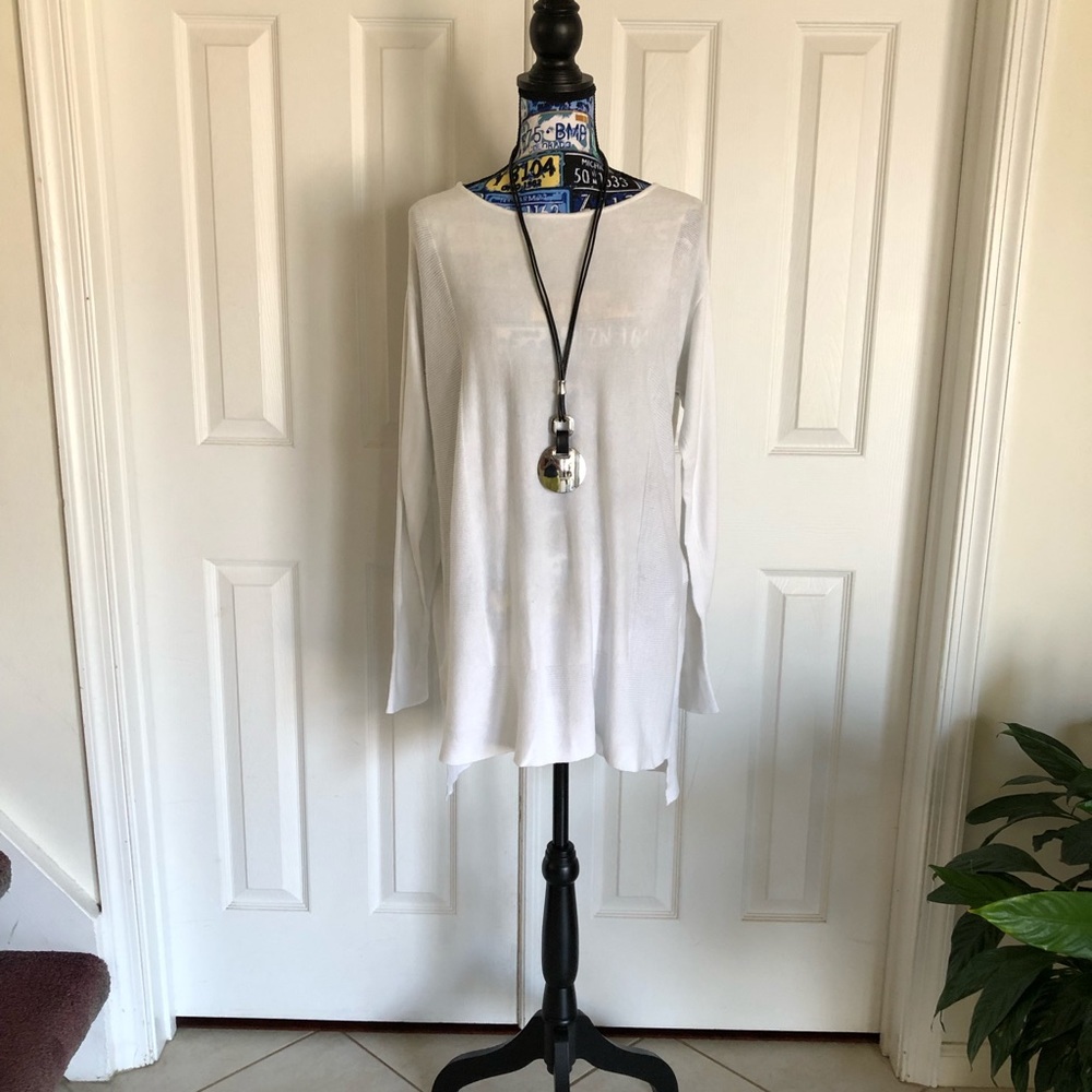 🎈SOLD🎈Elle Sweater with bows in back XL